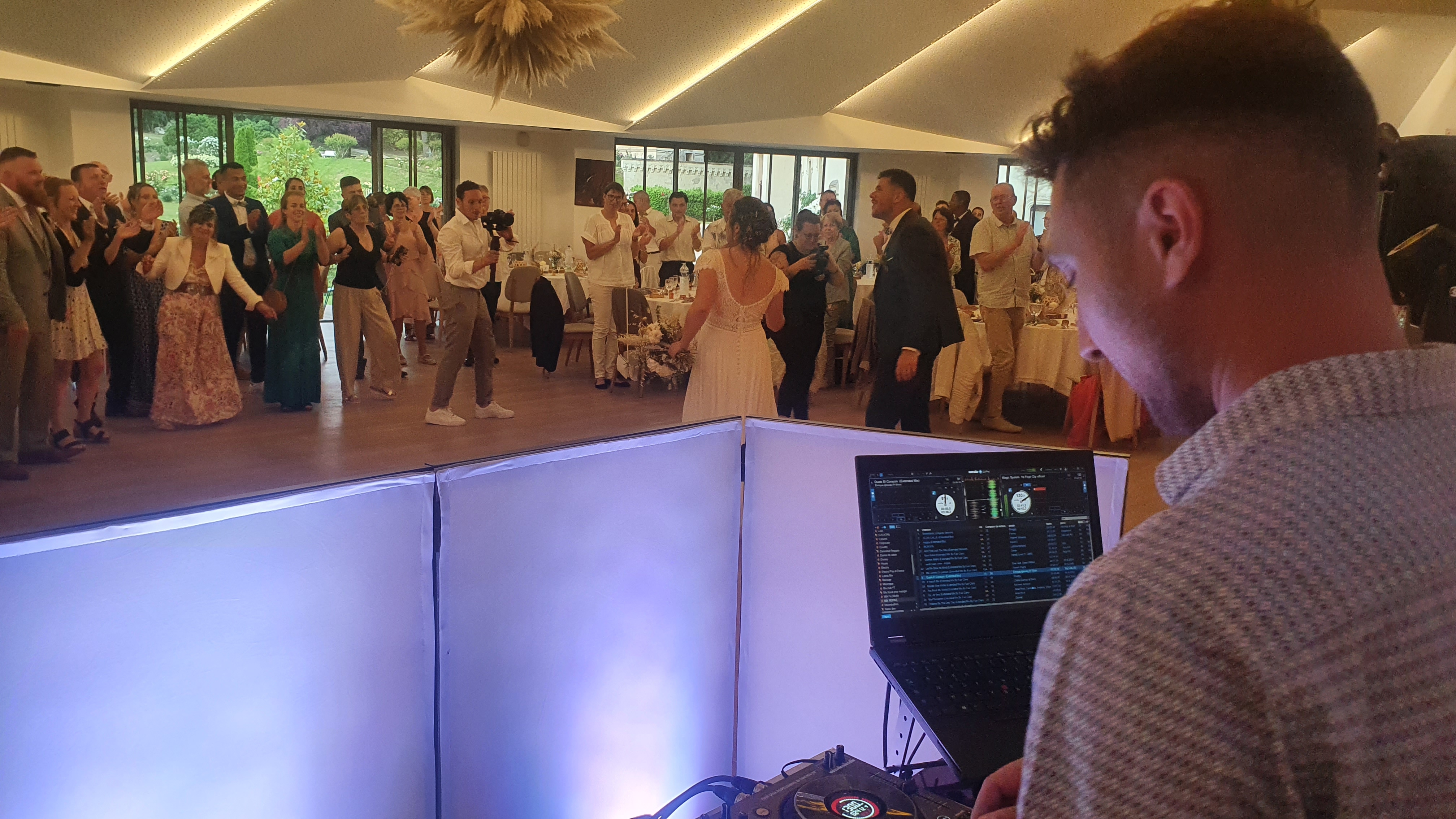 Vin d'honneur pendant un mariage DJ Perez
